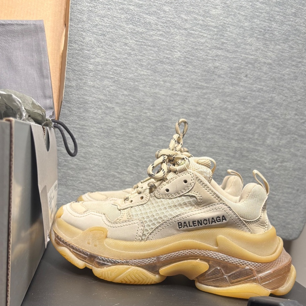 Women’s sneakers - Picture 4 of 5